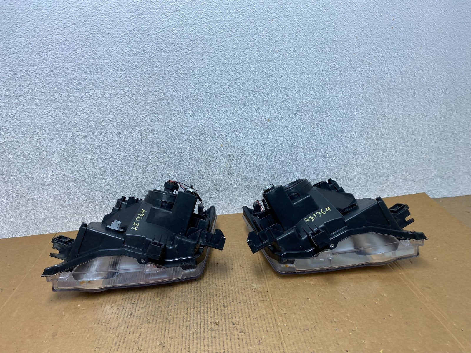 2005-2015 Nissan Xterra Driver Left+Right Side Set Headlights AE1364 DW6