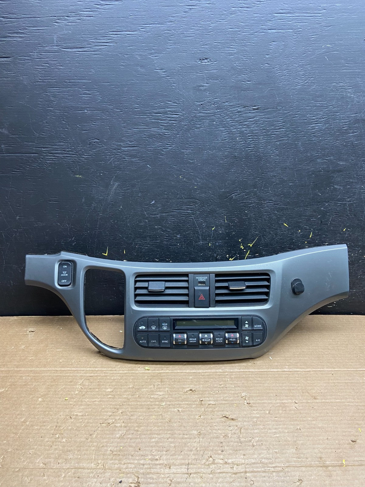 2005 to 2010 Honda Odyssey  Radio Climate Control Dash Trim Bezel W1891 DG0