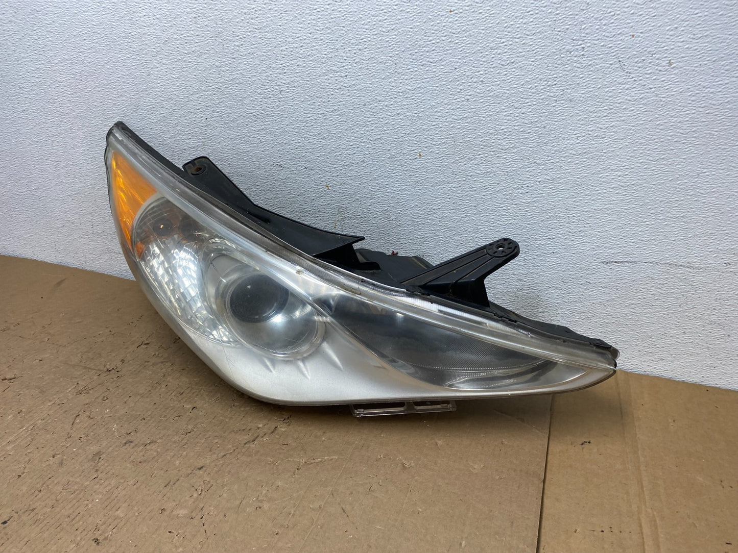 2011 - 2014 Hyundai Sonata Right Passenger Rh Side Headlight Halogen AD8207 DW1