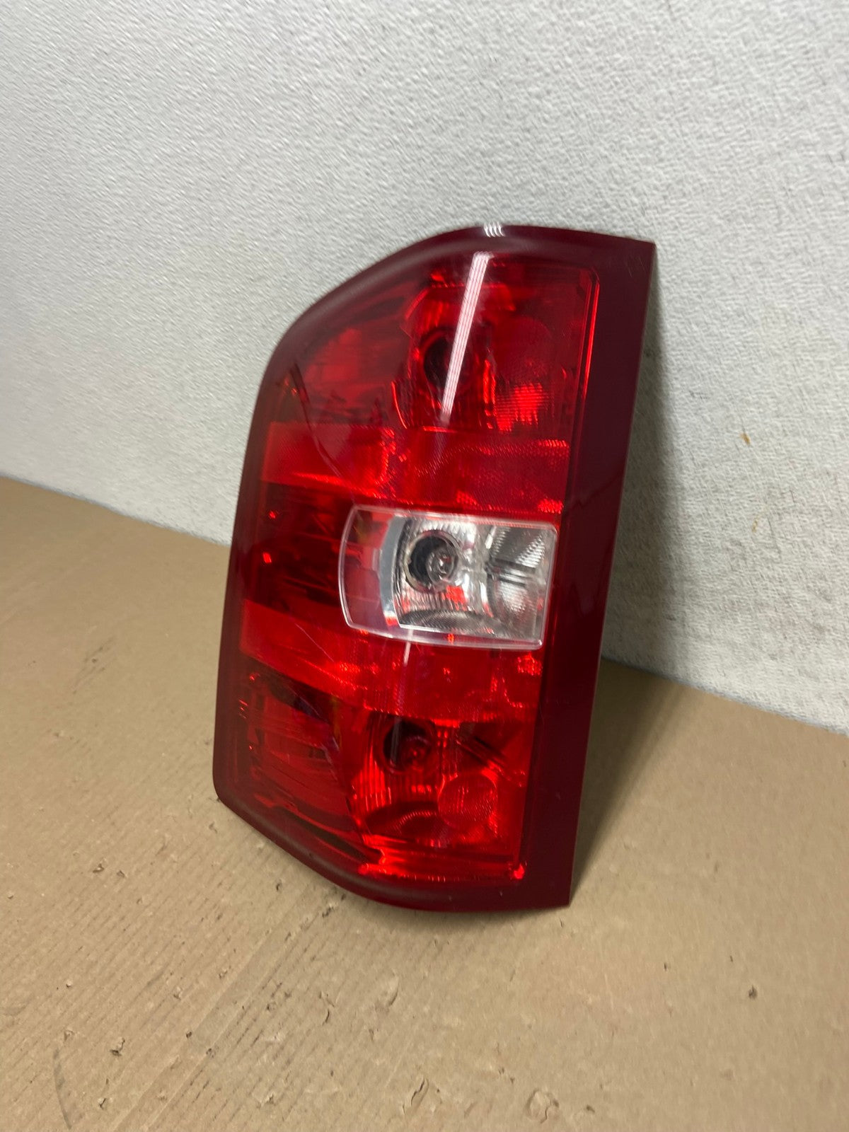 2007 to 2013 Chevrolet Silverado Left Driver LH Side Tail Light AE9534 LK1