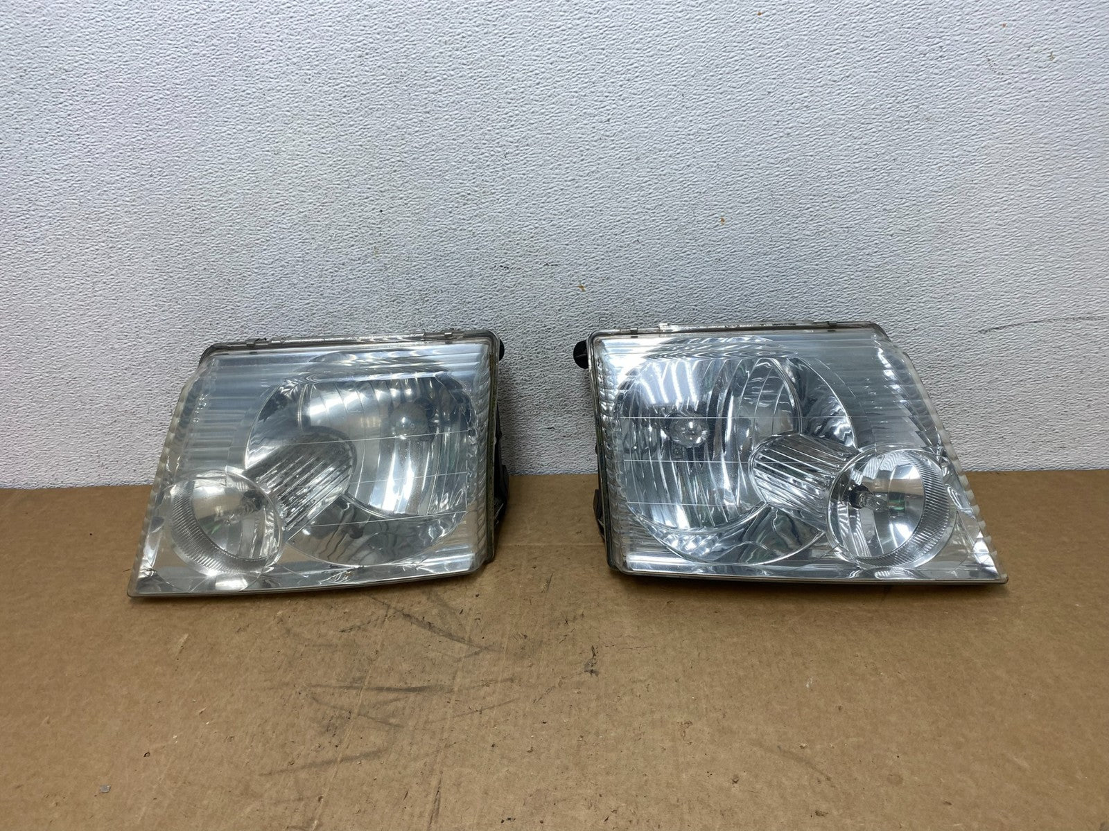 2006 2007 2008 2009 2010 Ford Explorer Left+Right Set Headlights AD6335 DG0