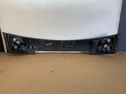 2002 - 2004 Subaru Outback Trunk Hatch Lid Tail Light Panel Center AF8799 DG5