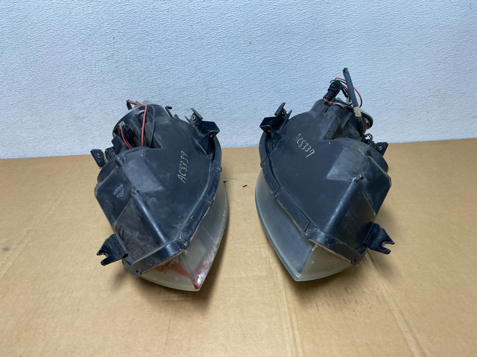 2005 to 2006 Nissan Altima Left+Right Set Halogen Headlights AC8339 DW9