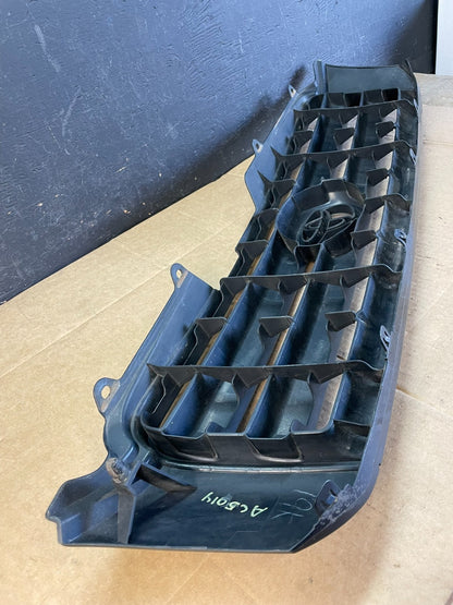 2004 to 2007 Toyota Highlander Front Upper Grille Grill With Emblem AC5014 DG6