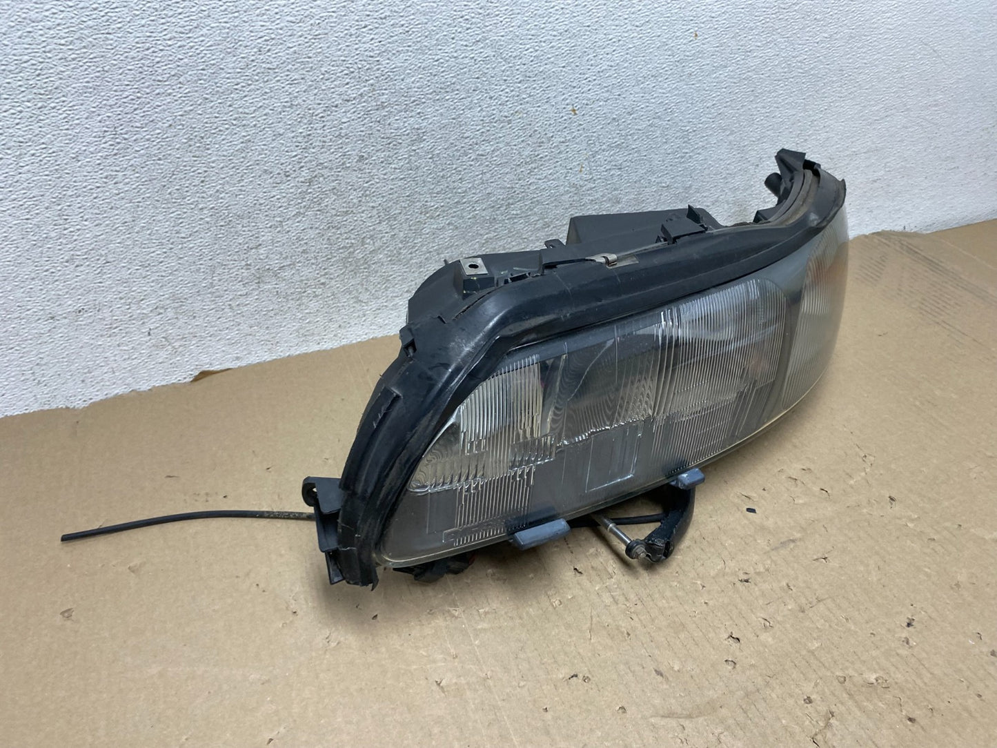 2001 2002 2003 2004 Volvo V70 XC70 Left Driver Side Headlight TYC AG6924 DW2