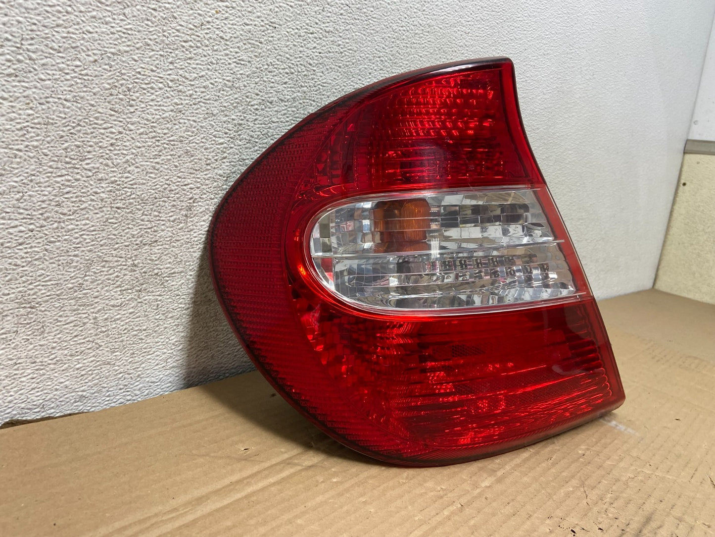 2002 2003 2004 Toyota Camry Left Driver LH Side Tail Light AG8967 DW1