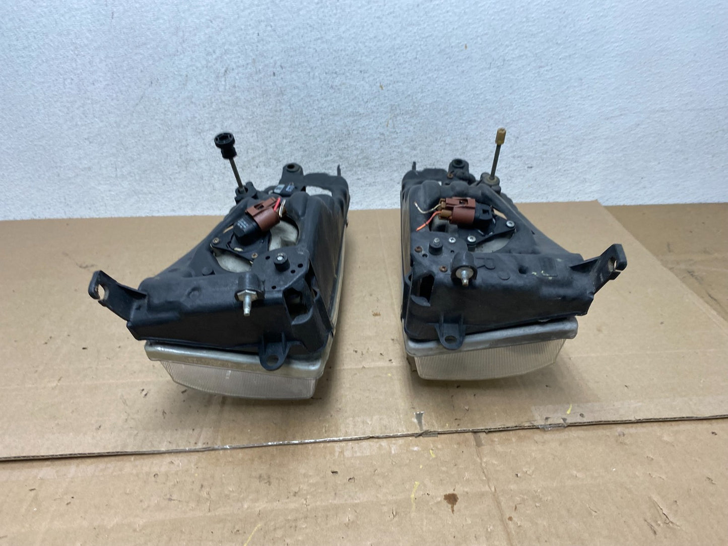 1995 - 1996 Toyota Camry Left+Right Side Set Halogen Headlights AE5980 DW6