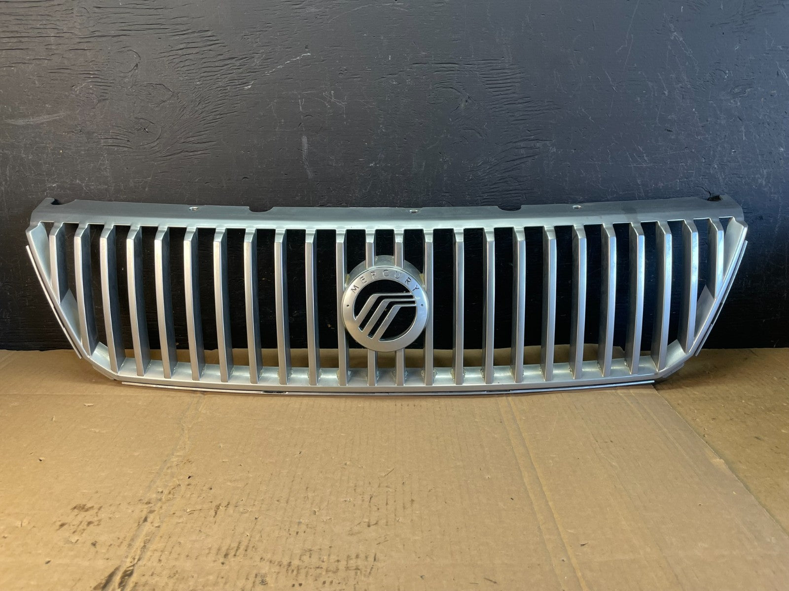 2004 to 2007 Mercury Monterey Front Grill Grille 3F23-17K945 ac5460 DG0