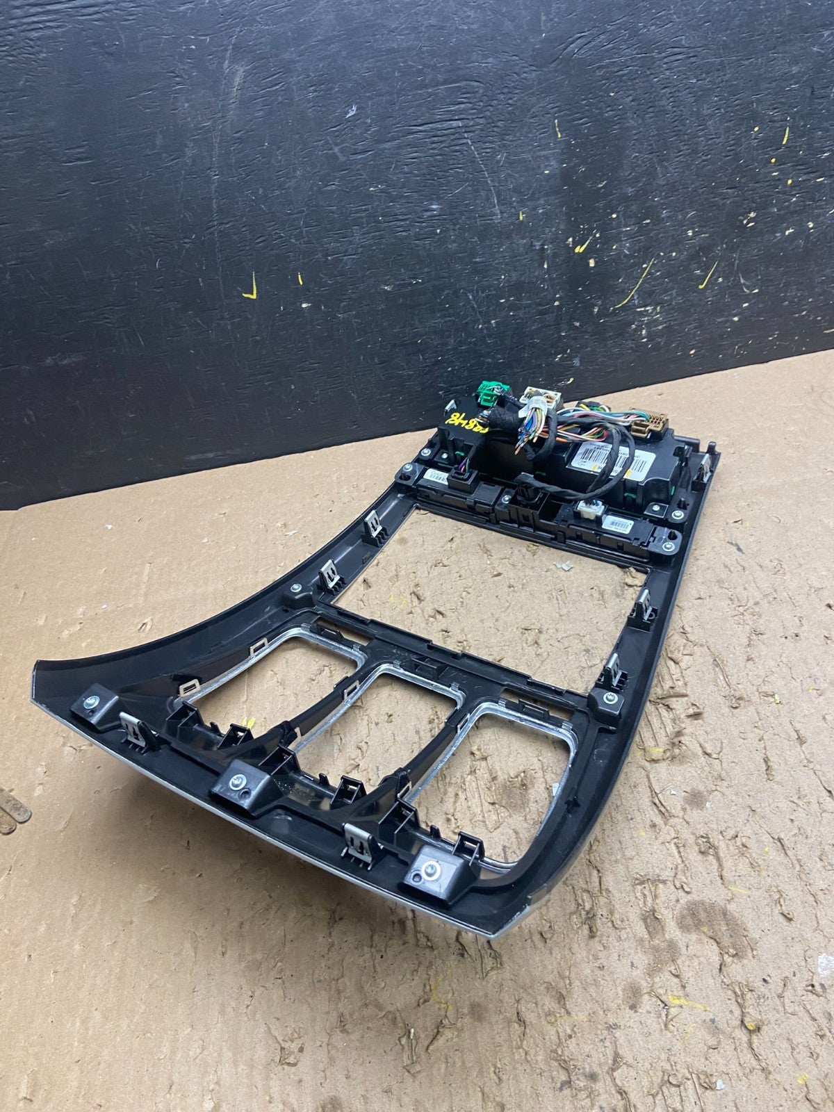 2007 - 2012 GMC Acadia A/C Heater Climate Control Radio Panel Bezel OEM T8848 DG4
