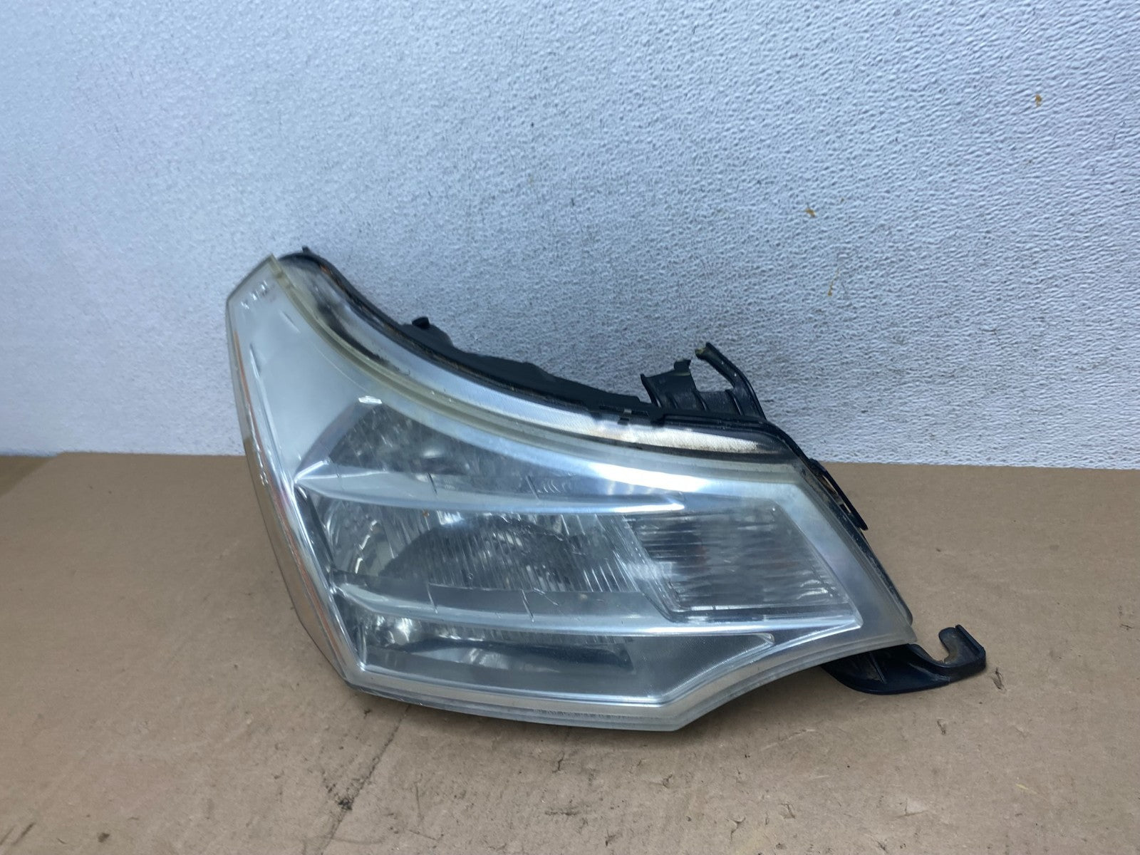 2008 2009 2010 2011 Ford Focus Right Passenger Rh Side Headlight AE6889 DW1