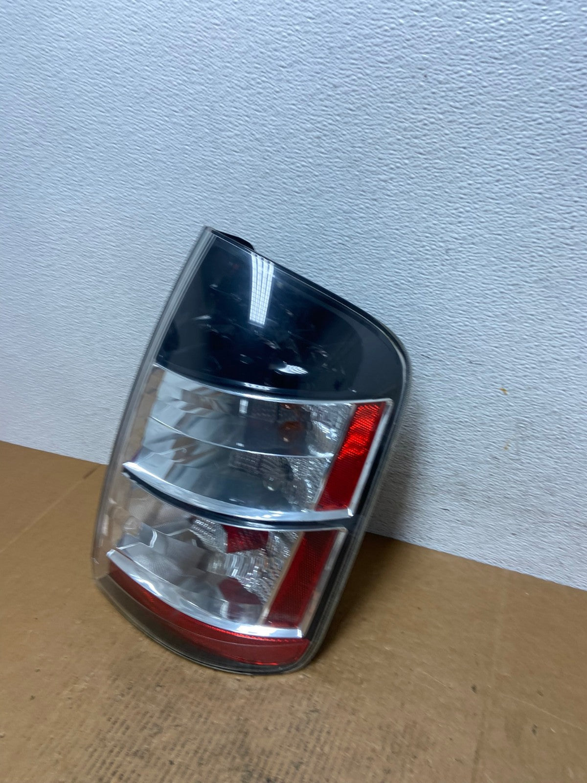 2004 - 2005 Toyota Prius Right Passenger Side Rh Tail Light AE0326 LK1