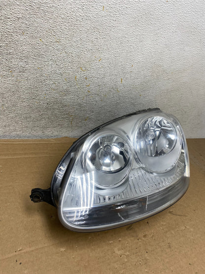 2005 to 2010 Volkswagen Jetta Left Driver LH Side Headlight Halogen AH8261 DW2