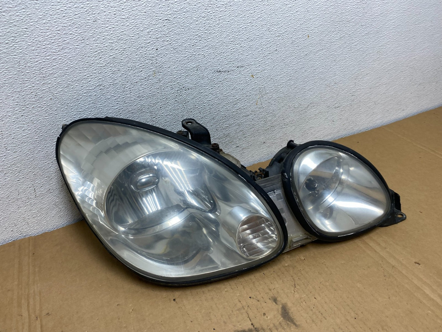 2001 to 2005 Lexus GS430 Gs300 Right Passenger Headlight Halogen AD2670 DW2