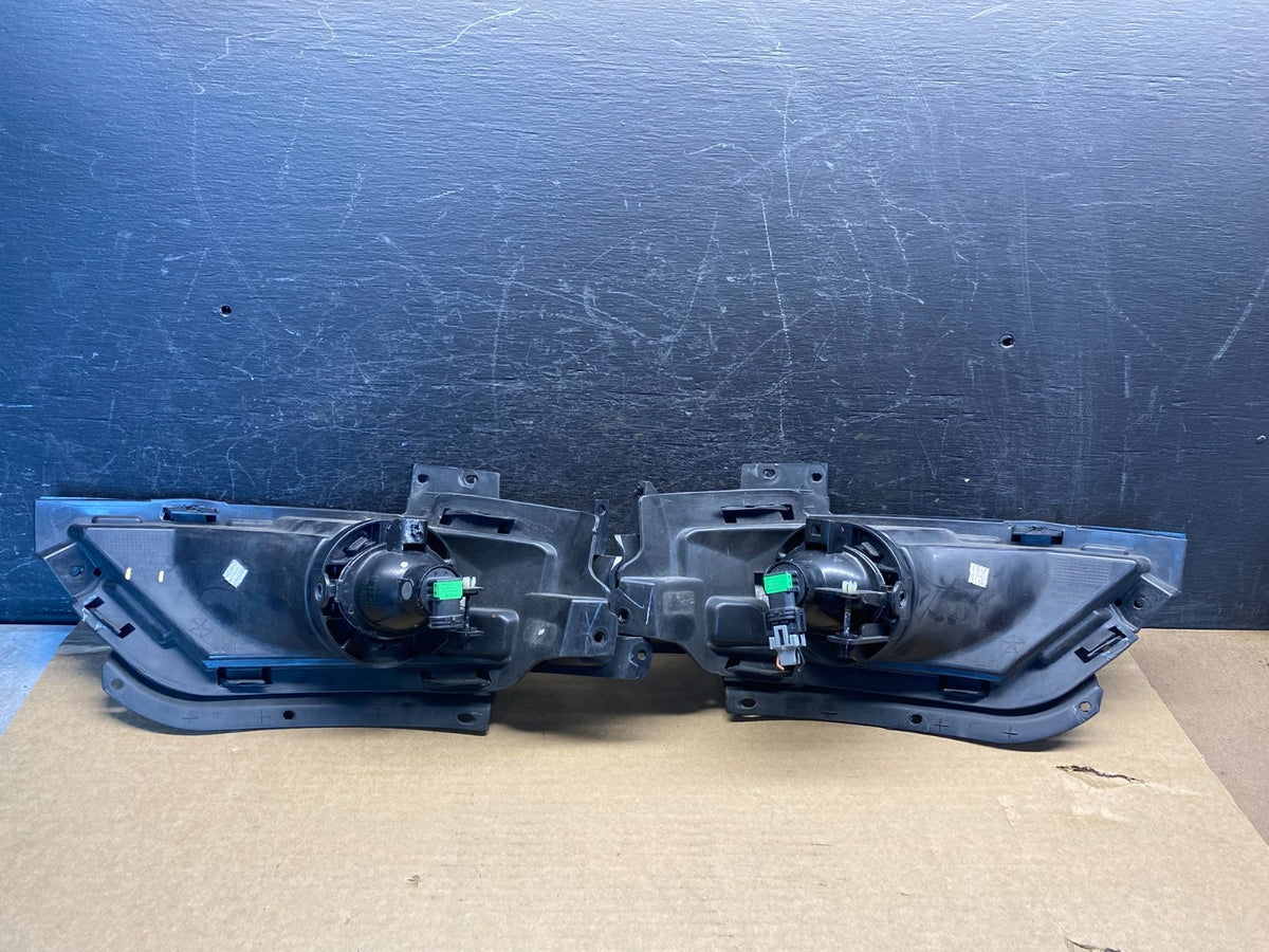 2015 to 2017 Chrysler 200 Front Left Right Set Fog Lights Covers AH4906 DG2