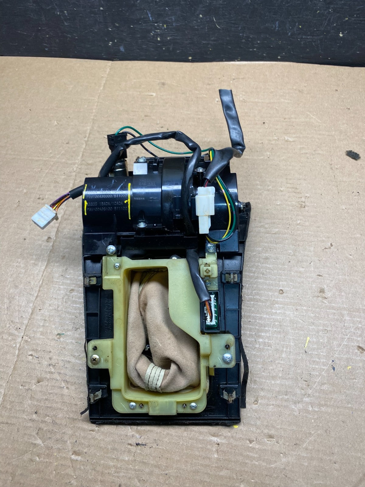 2011 to 2019 Infiniti M37 M56 Dash Center Console Storage Shifter Floor Q9593 DG6