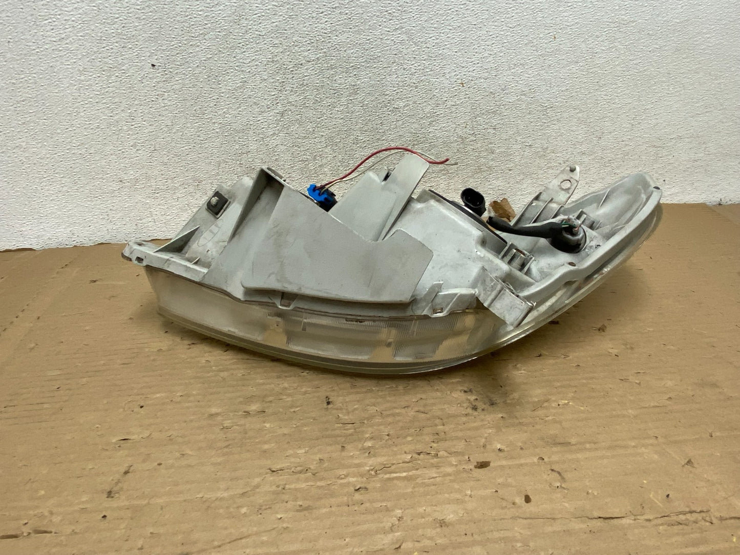 2003 to 2008 Toyota Matrix Right Passenger RH Side Halogen Headlight AG8300 DW7