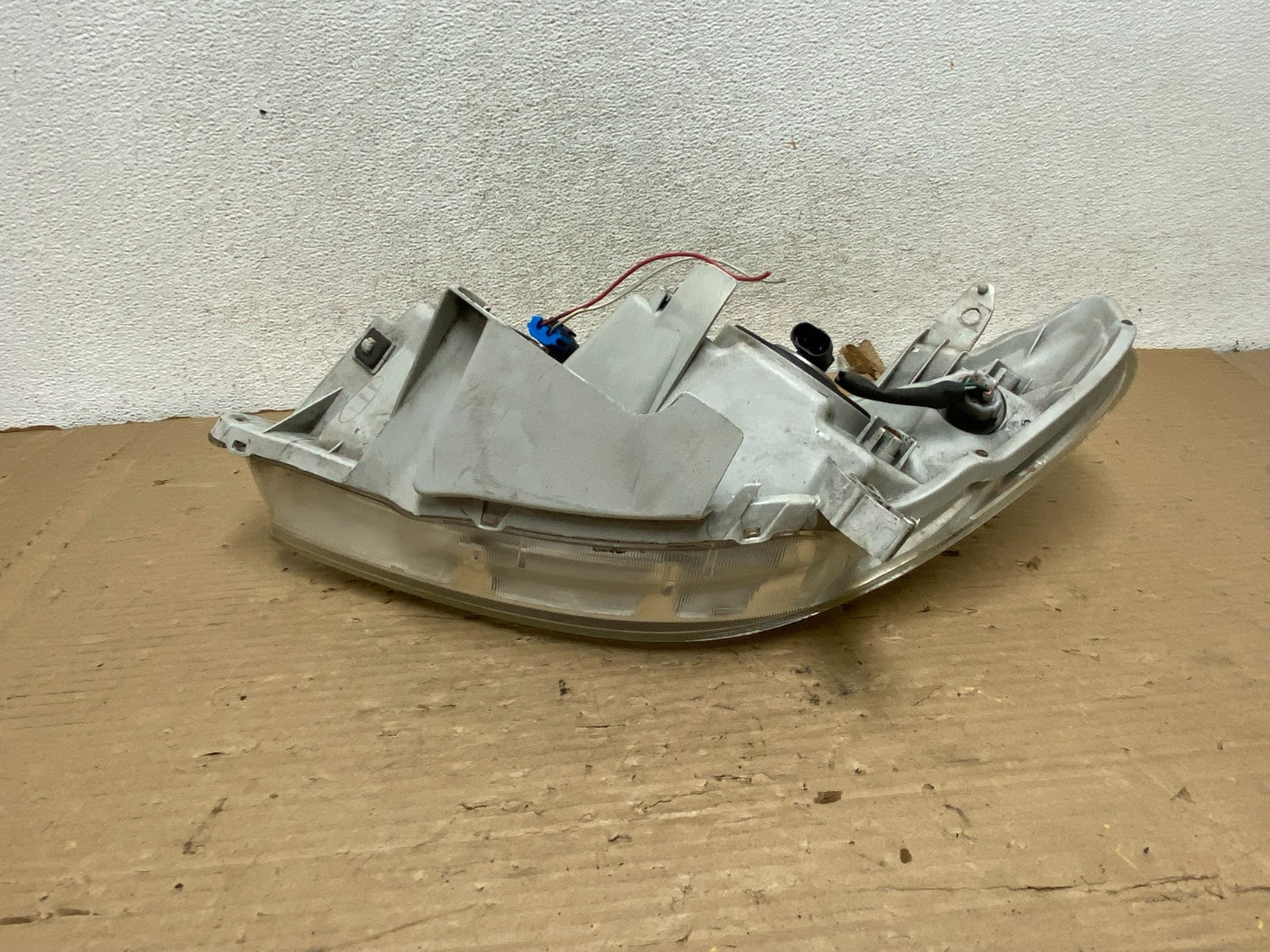 2003 to 2008 Toyota Matrix Right Passenger RH Side Halogen Headlight AG8300 DW7