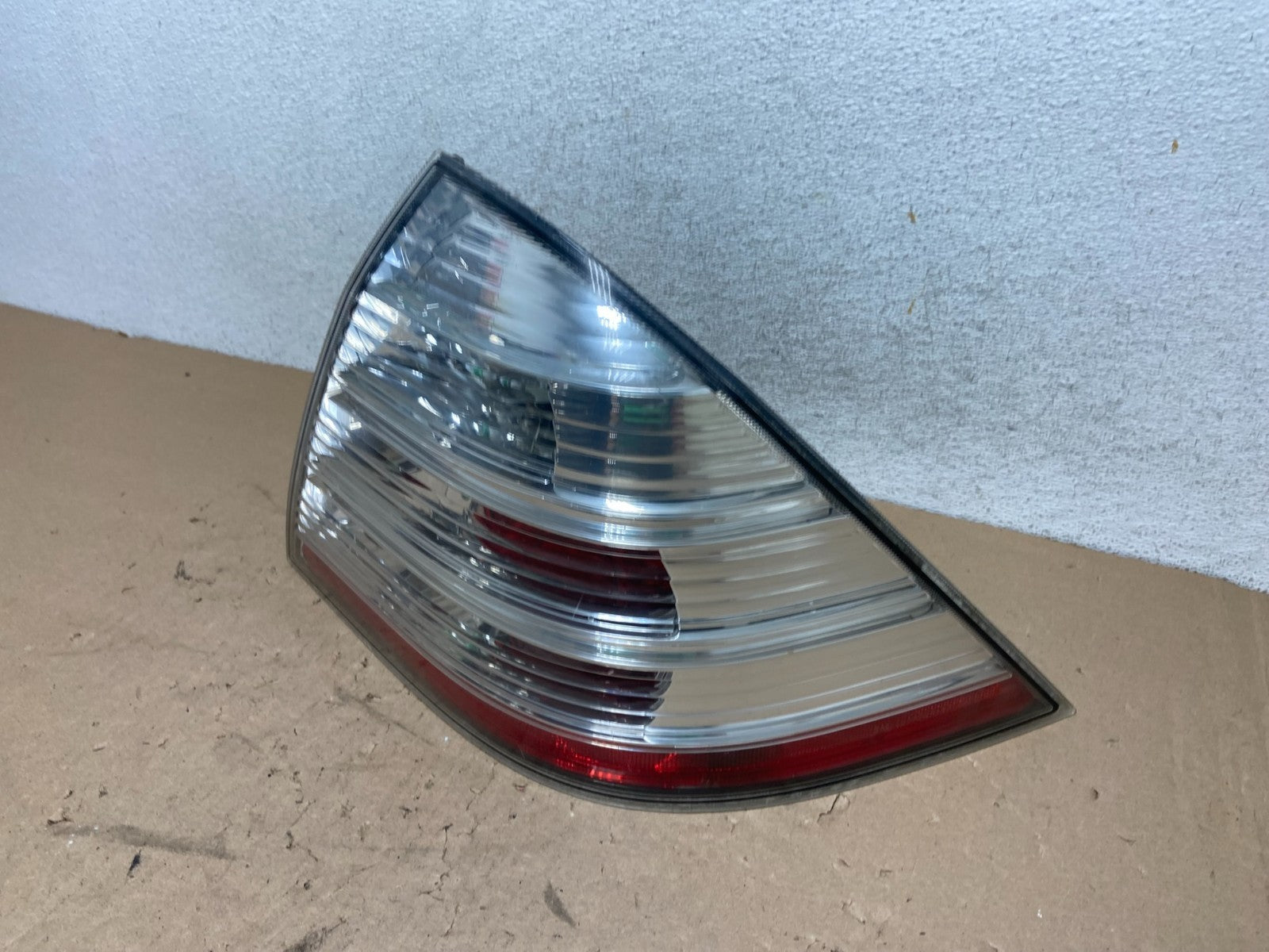2008-2009 Ford Taurus Right Passenger Side Tail Light AG43211