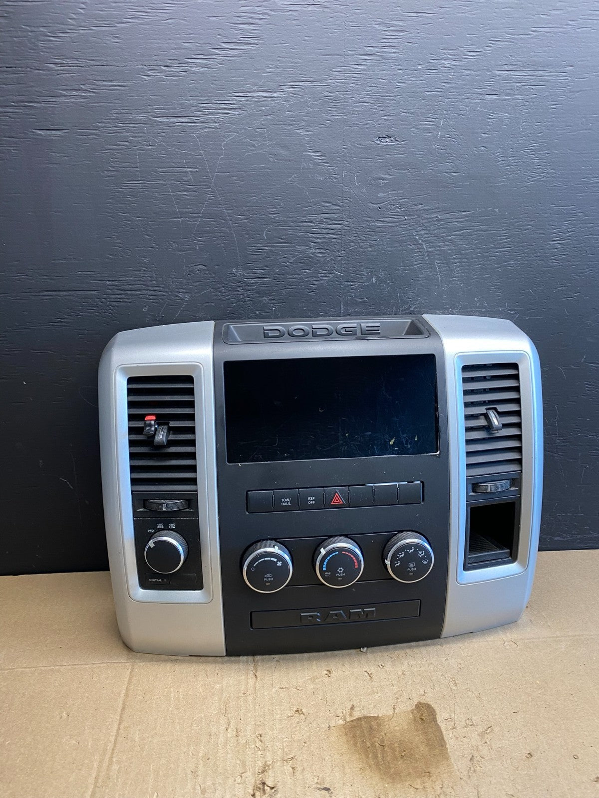 2009 to 2012 Dodge Ram 1500 Center Dash Radio Screen Climate Panel ac4798 DG0