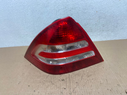 2005-2007 Mercedes-Benz C230 C240 W203 C-Class Left Driver Tail Light AE6433 LK0