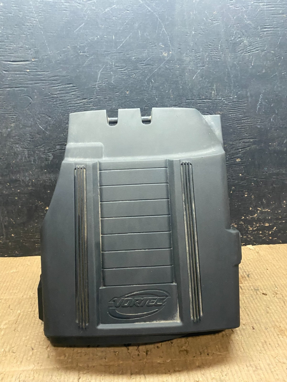 2008 to 2013 GMC Yukon Vortec Engine Cover Shield OEM  Y6677 DG0