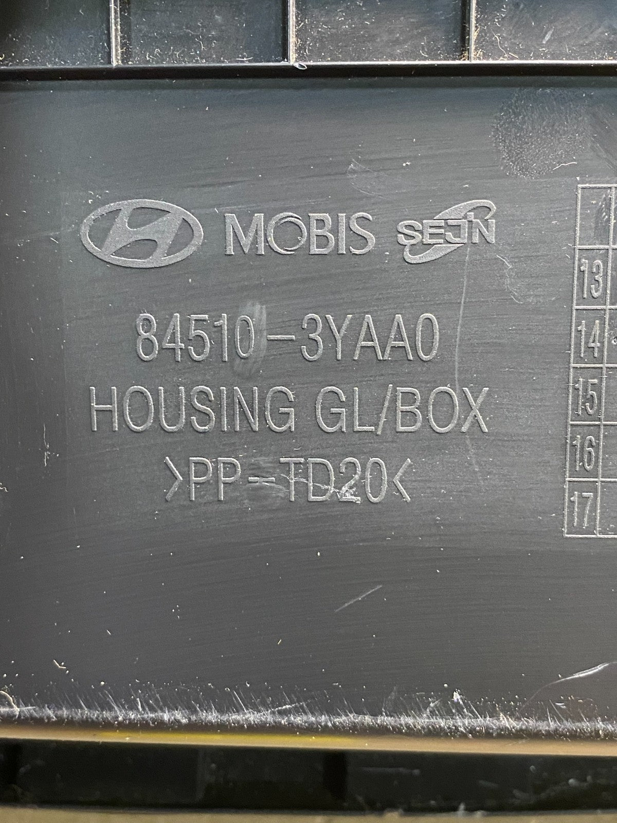2011 to 2016 Hyundai Elantra Right Passenger Side Glove Box AH7569 DG6