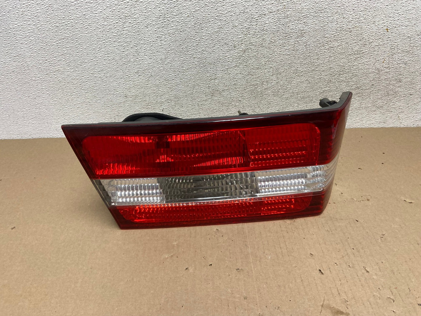 2000 2001 Lexus ES300 Inner Left Driver LH Side Tail Light AG6839 LK0