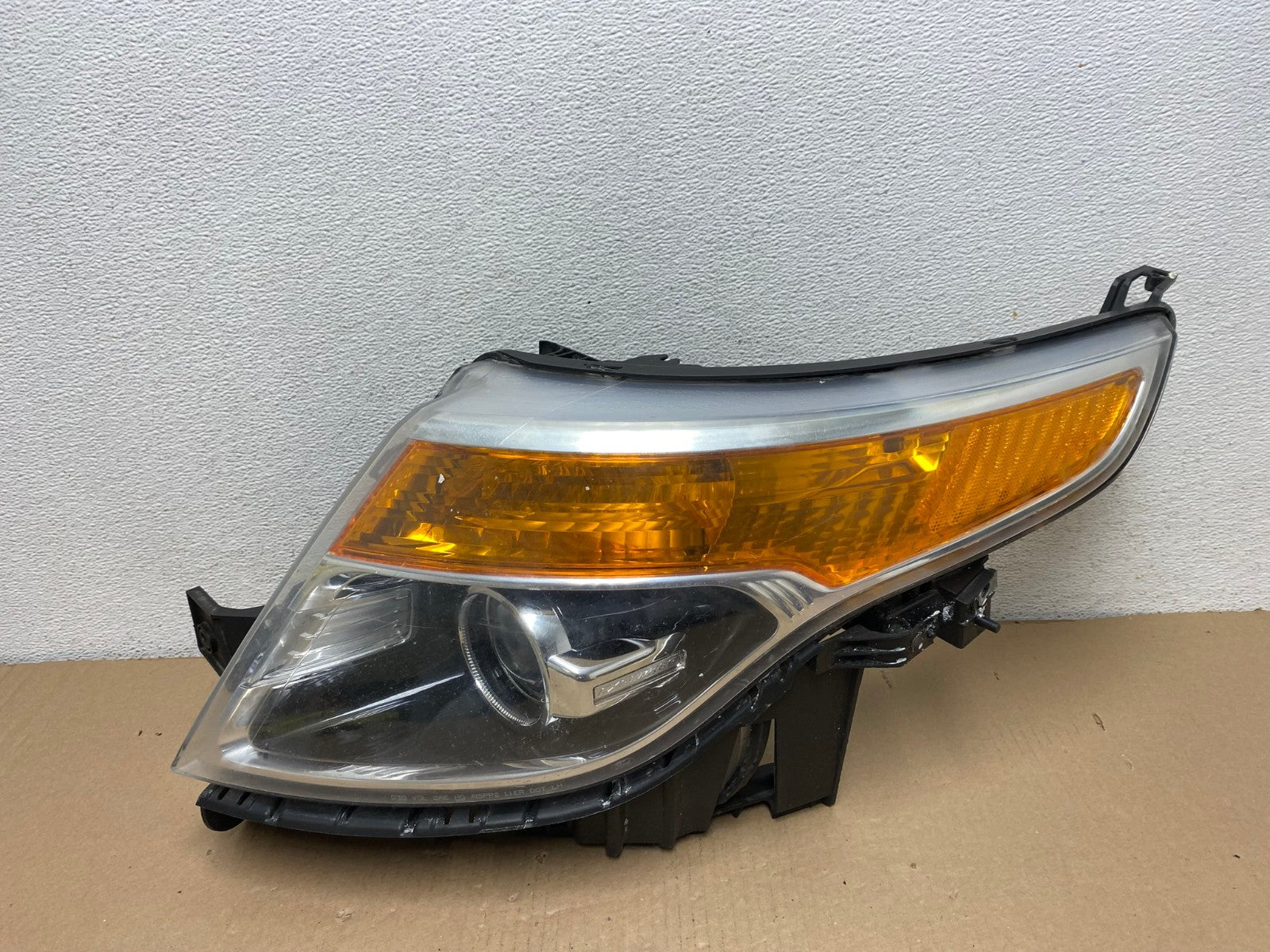 2011 to 2015 Ford Explorer Left Driver LH Xenon Headlight AF3030 LK0