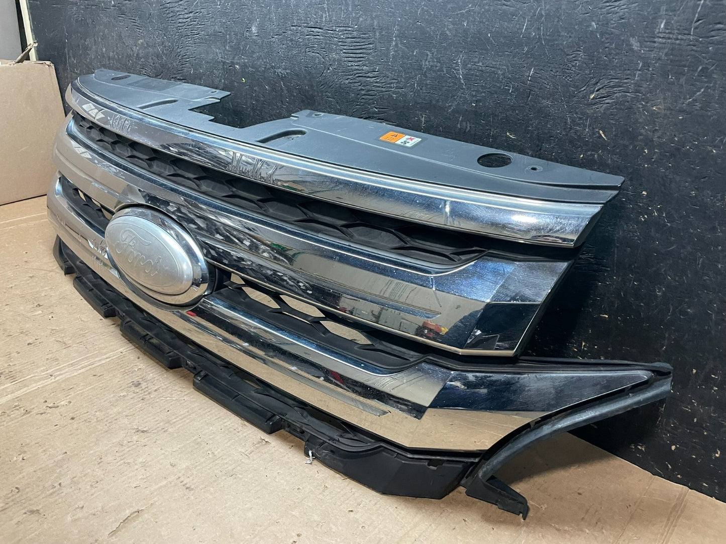 2011 2012 2013 Ford Edge Front Upper Chrome Grille Grill  Oem z5952 DG2