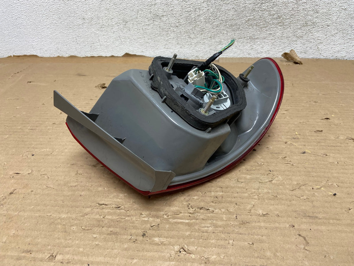 1998 1999 2000 Toyota Corolla Right Passenger Side Tail light AG8344 LK4