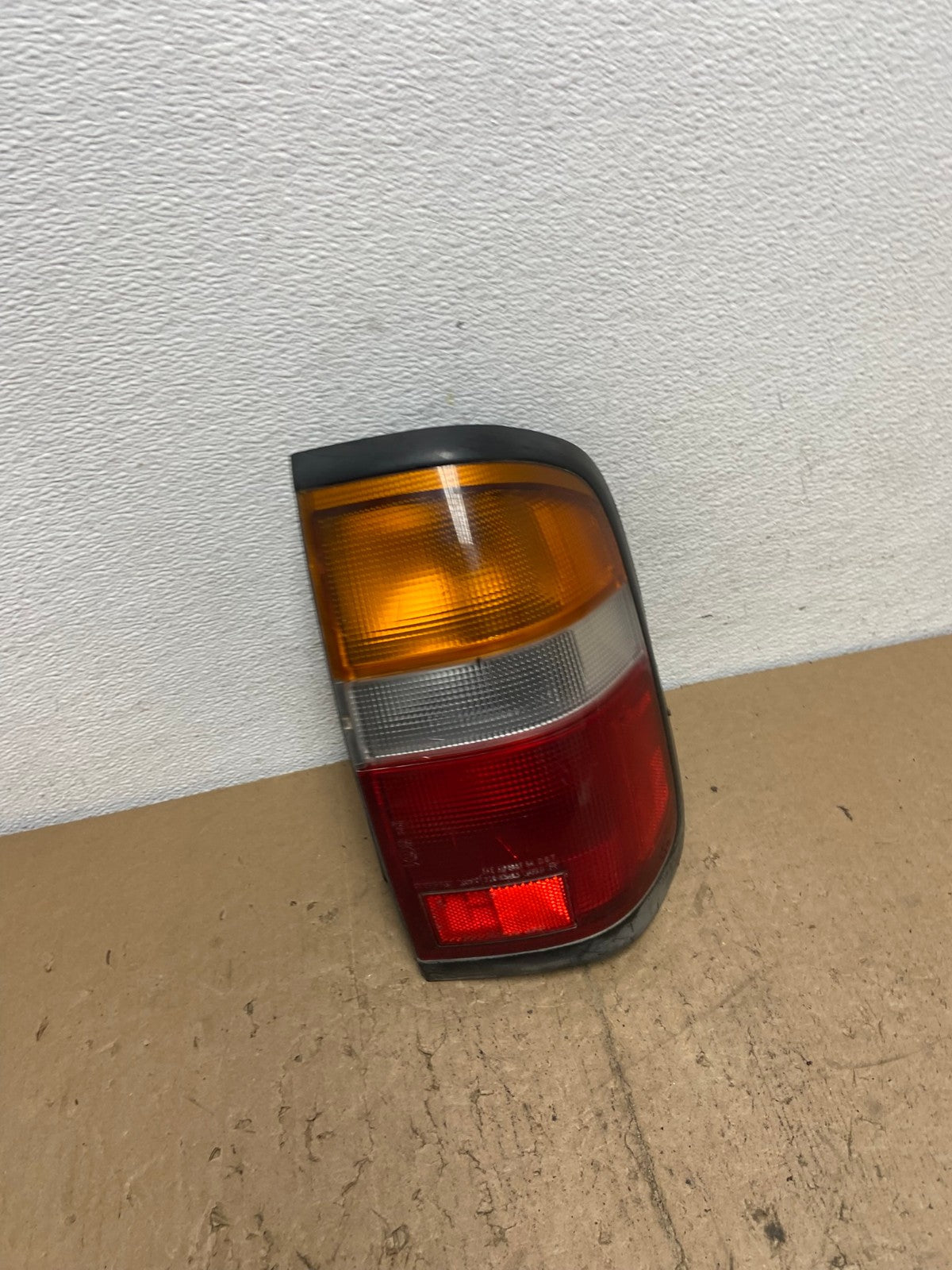 1996 - 1998 Nissan Pathfinder Right Passenger RH Side Tail light AC7317 LK2