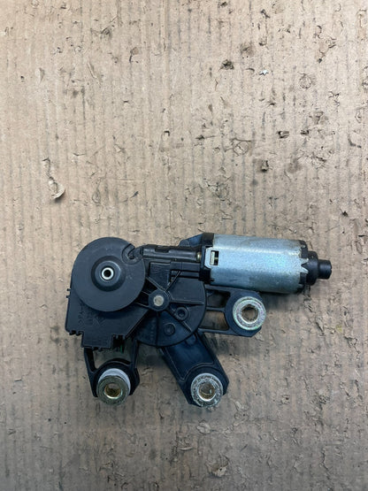 2004 to 2007 Volkswagen Touareg Rear Windshield Wiper Motor V5261 DG0