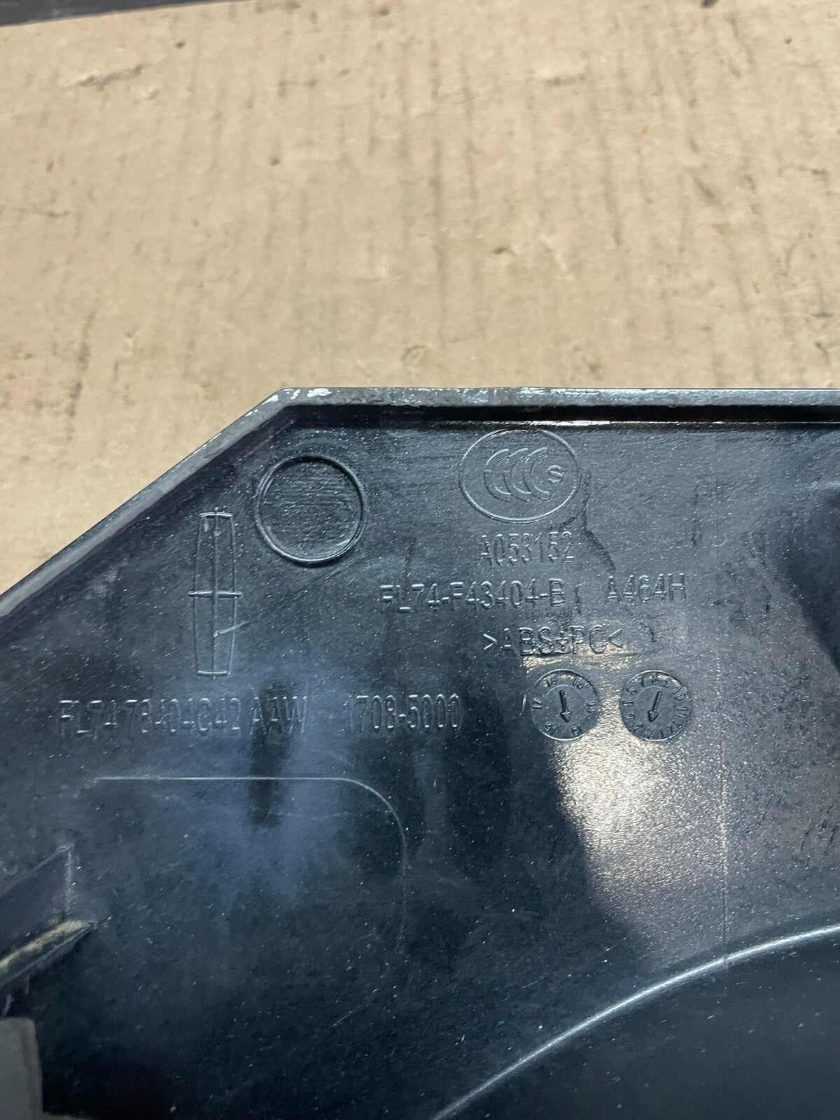 2015 - 2018 Lincoln Navigator Rear Hatch Trim Molding License Camera M61259