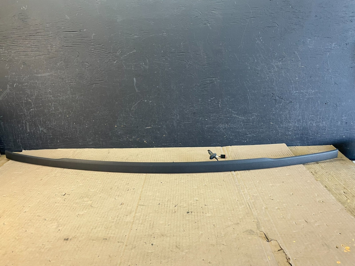 2011 to 2014 Ford Explorer Rear Tailgate Gate Trim Molding W/O Camera ad8586 DG0