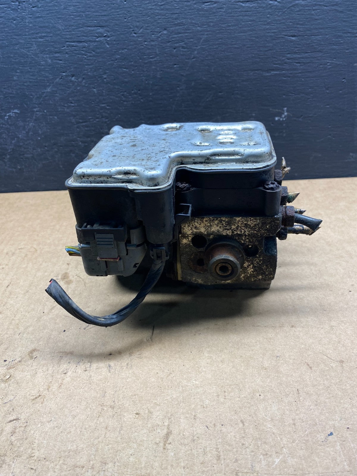 2000-2005 Chevrolet Astro GMC Safari ABS Pump Anti Lock Module AC7015 DG4