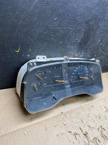 2001 2002 2003 Dodge Durango Speedometer Instrument Cluster Gauge V7388 DG2