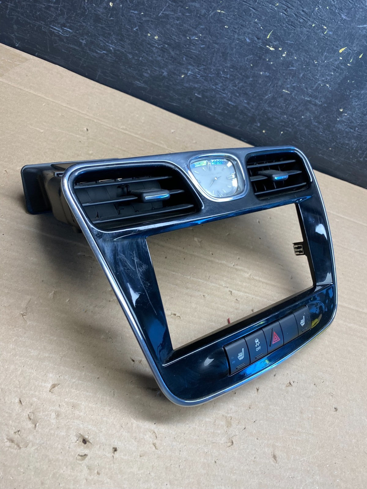 2011-2014 Chrysler 200 Dash Radio Bezel Trim Clock Hazard Bezel AG5191 DG3