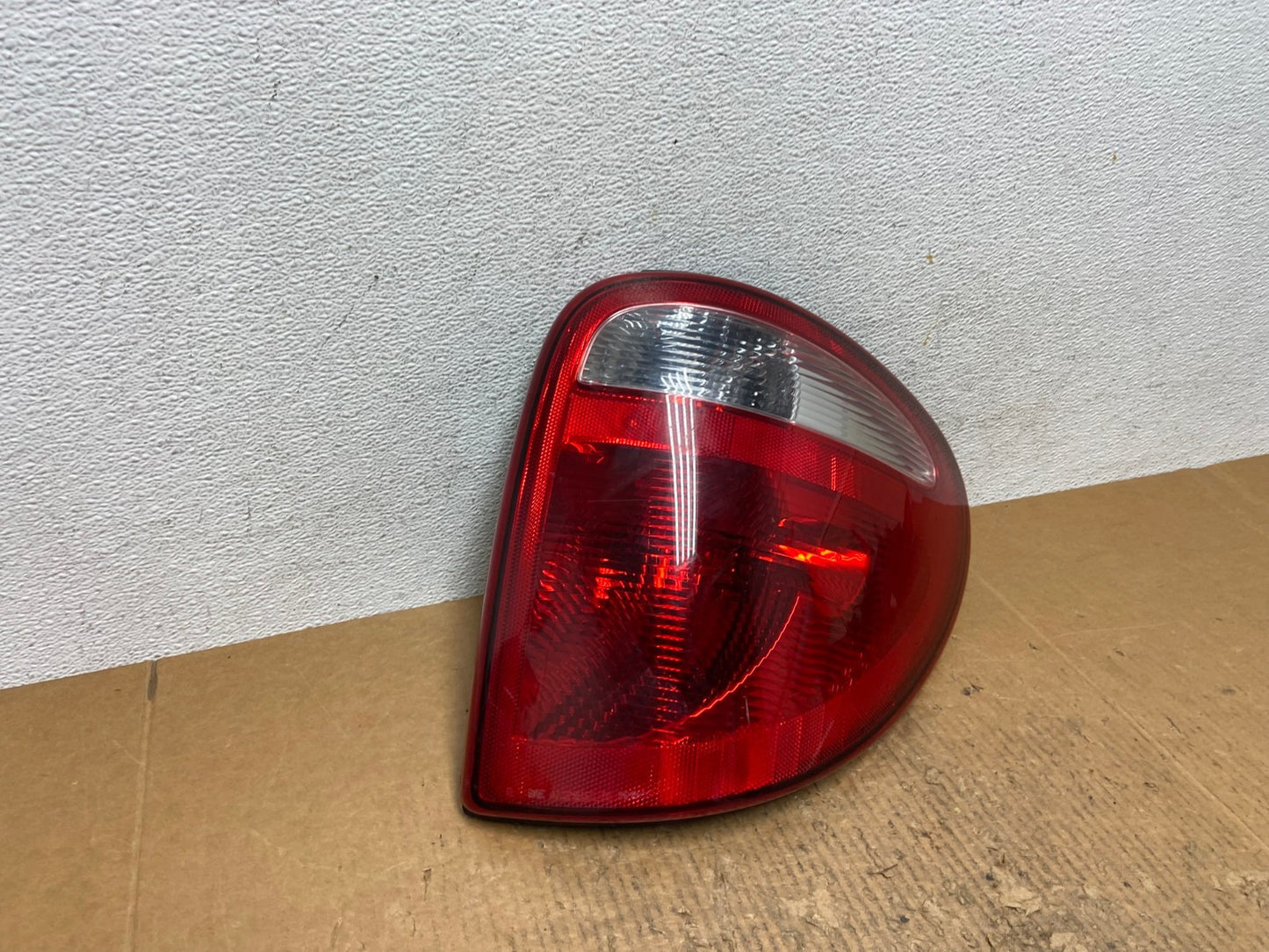 2004 - 2007 Dodge Grand Caravan Right Passenger Side Tail Light AE2767 LK2