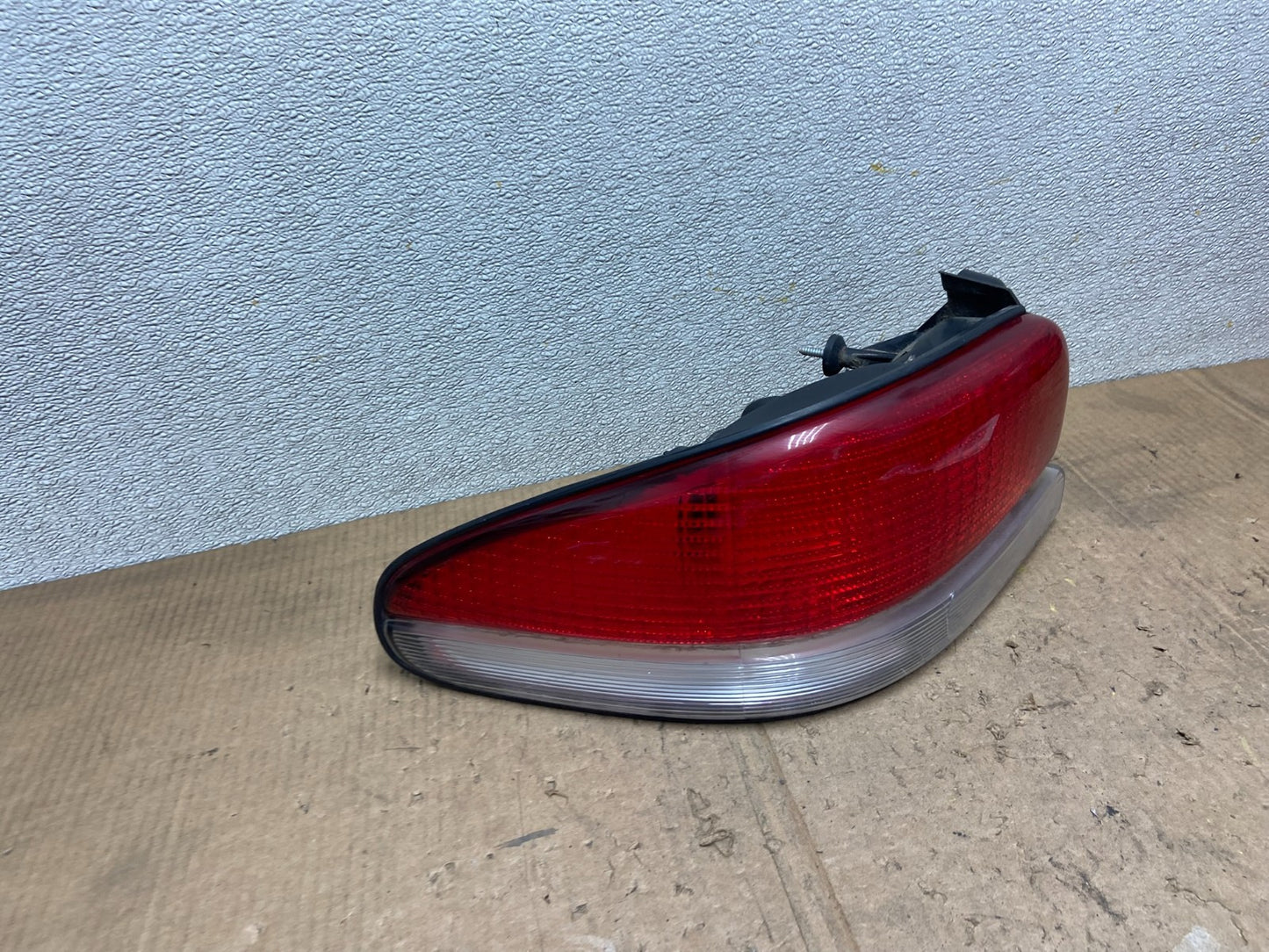 1995 to 2000 Chrysler Cirrus Left Driver LH Side Tail Light Oem AA70202