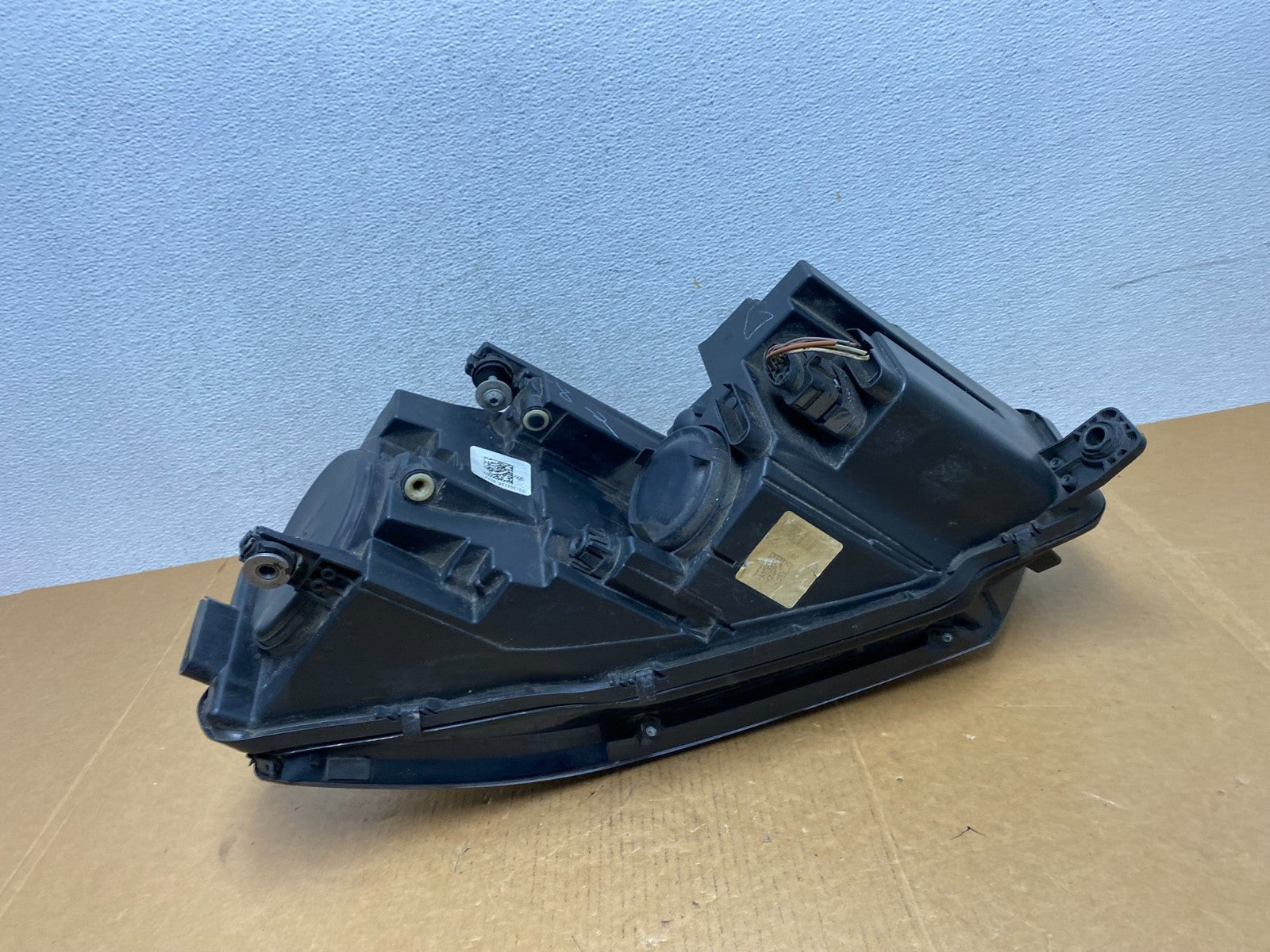 2016-209 Volkswagen Passat Right Passenger RH Side Halogen Headlight AD9186 DG5