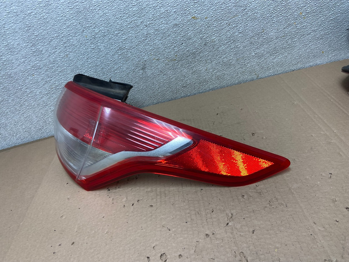 2013 to 2016 Ford Escape Right Passenger RH Side Tail Light Oem AB2426 LK1