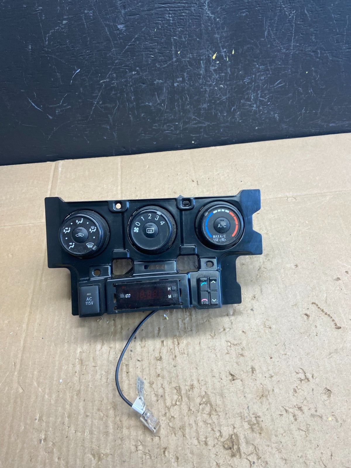 2009 to 2013 Toyota Corolla Matrix Climate Heater A/C AC Control Panel AB9704 DG0