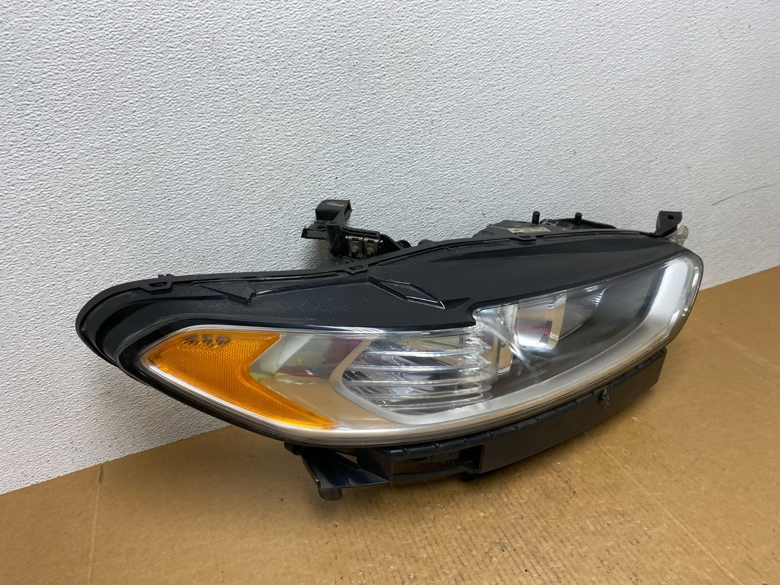 2013 to 2016 Ford Fusion Right Passenger Rh Side Headlight AD9322 DW2