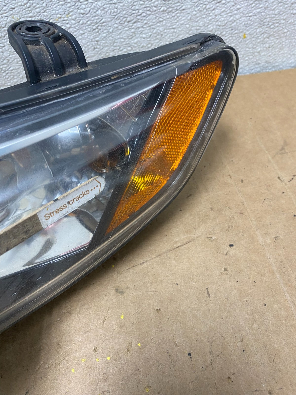 2010 to 2013 Kia Forte Koup Left Driver LH Halogen Headlight OEM X7020 DW4