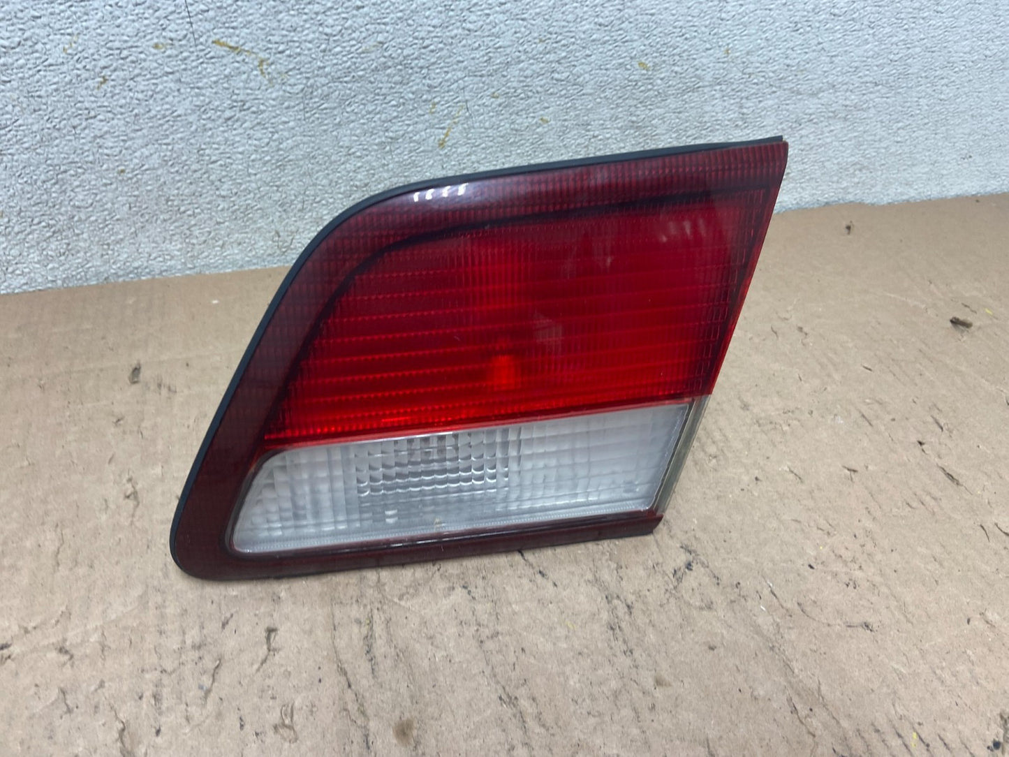1997 1998 1999 Nissan Maxima Right Passenger RH Inner Tail Light Oem R3128 DW0