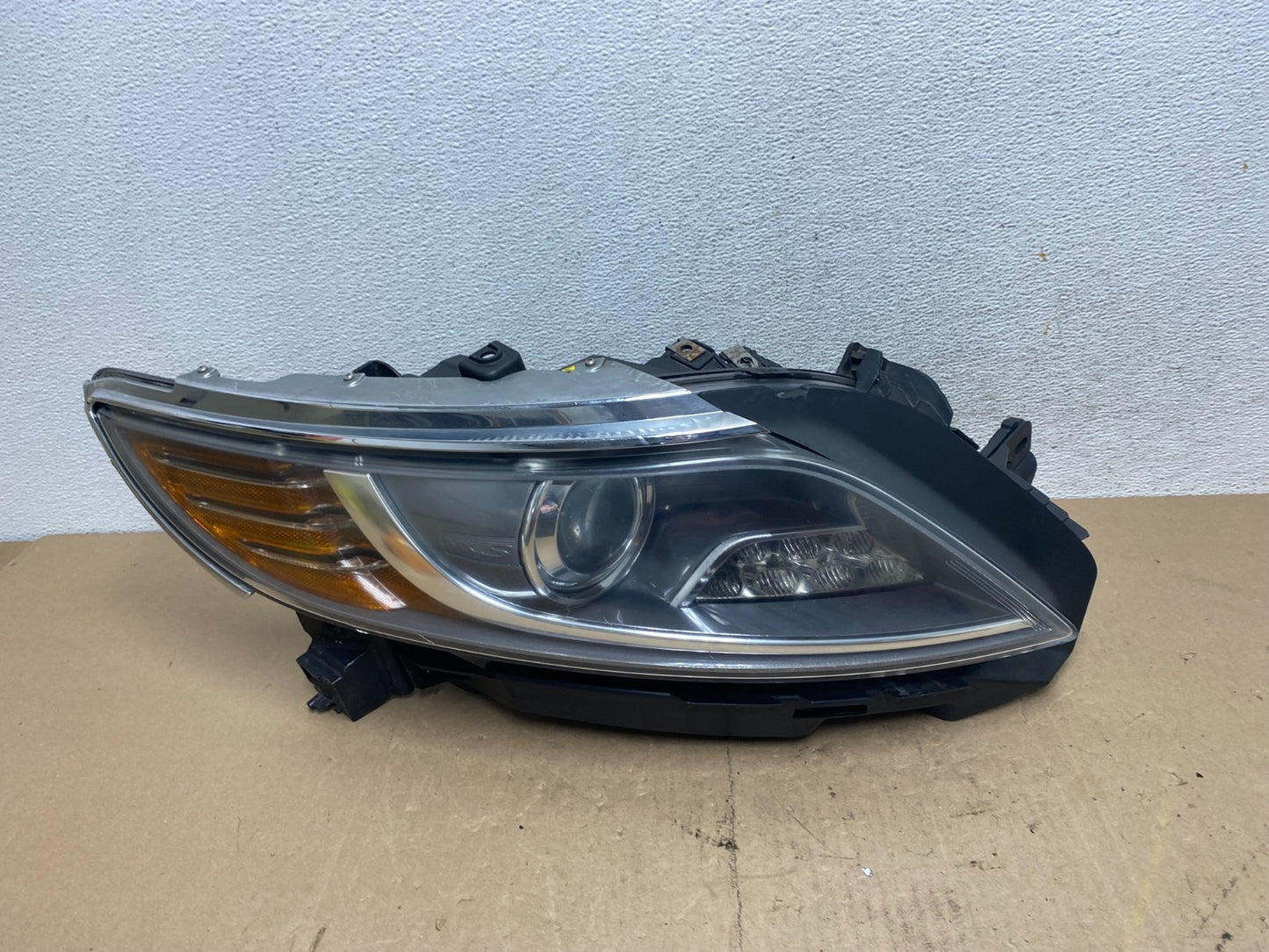 2013-2016 Lincoln Mks Right Passenger RH Xenon HID Headlight AE6863 DW0