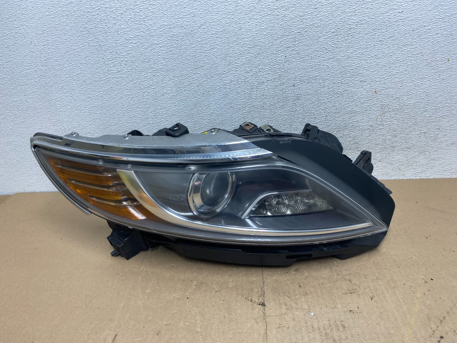 2013-2016 Lincoln Mks Right Passenger RH Xenon HID Headlight AE6863 DW0