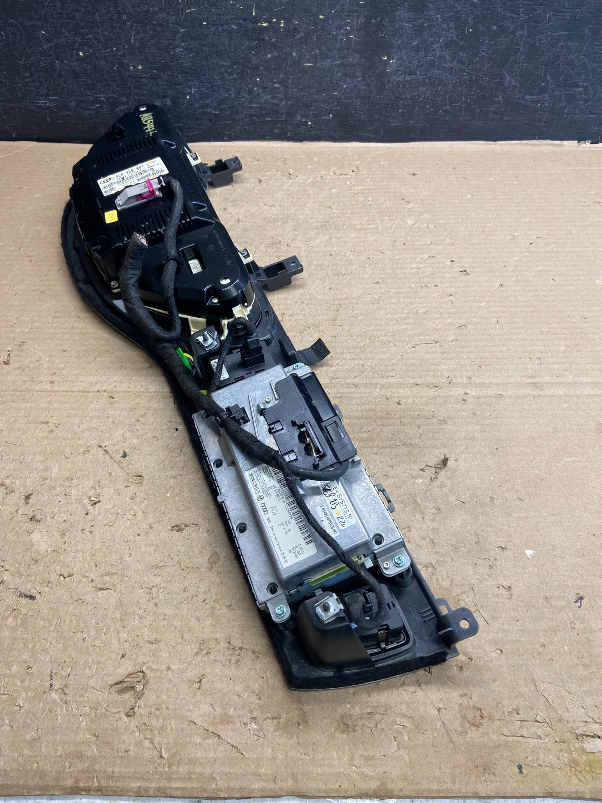 2007 - 2009 Audi Q7 Speedometer Cluster Gauge Screen Radio Bezel Trim ah5444 DG3