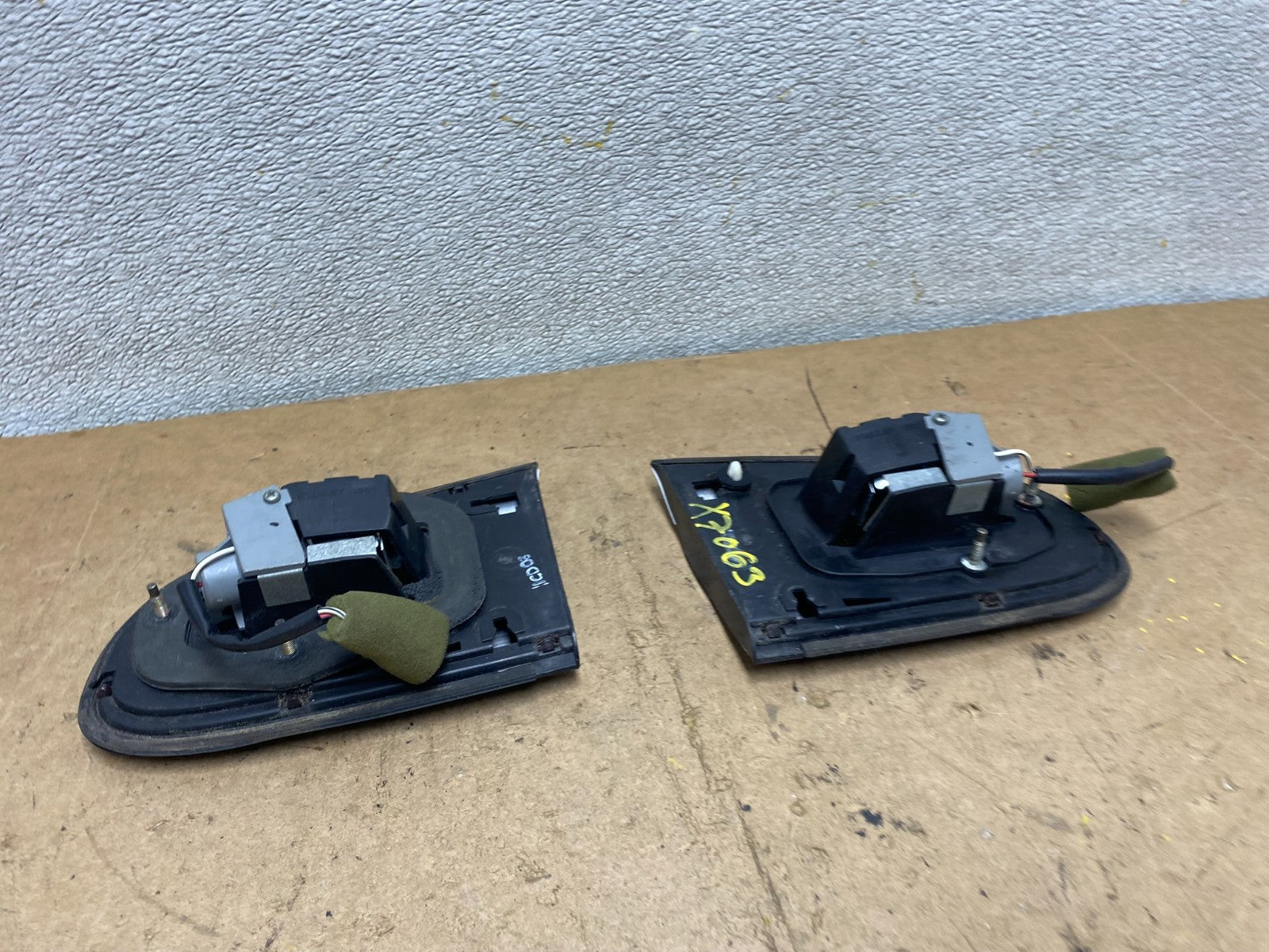 1993 to 1997 Chevrolet Geo Prizm Left+Right Side Inner Tail Light OEM X70635