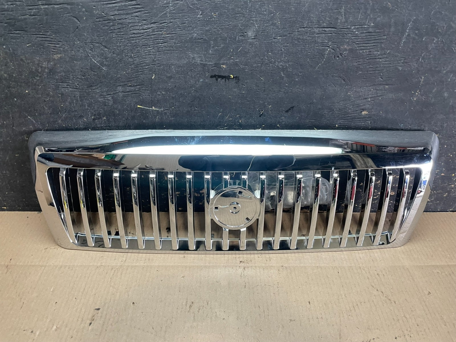 2006 to 2008 Mercury Grand Marquis Front Upper Grill Grille Aftermarket Z8391 DG0